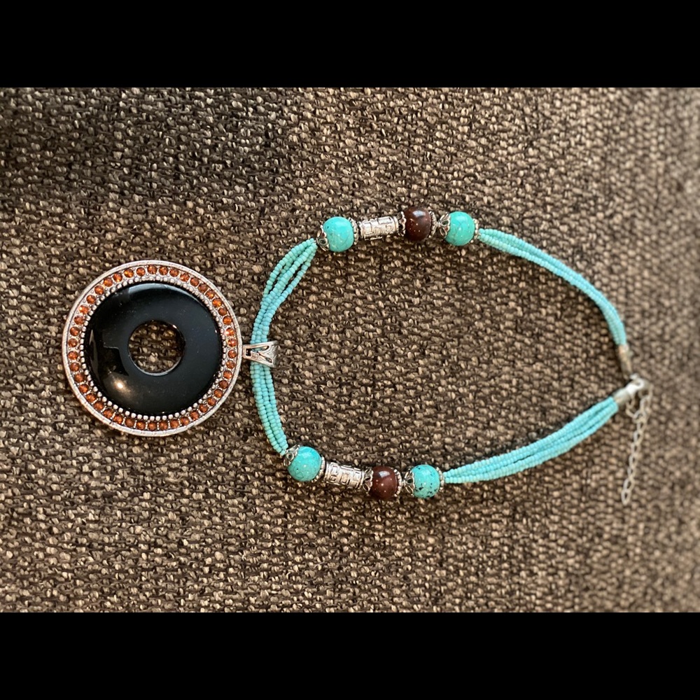 Woman’s faux turquoise and bead necklace
